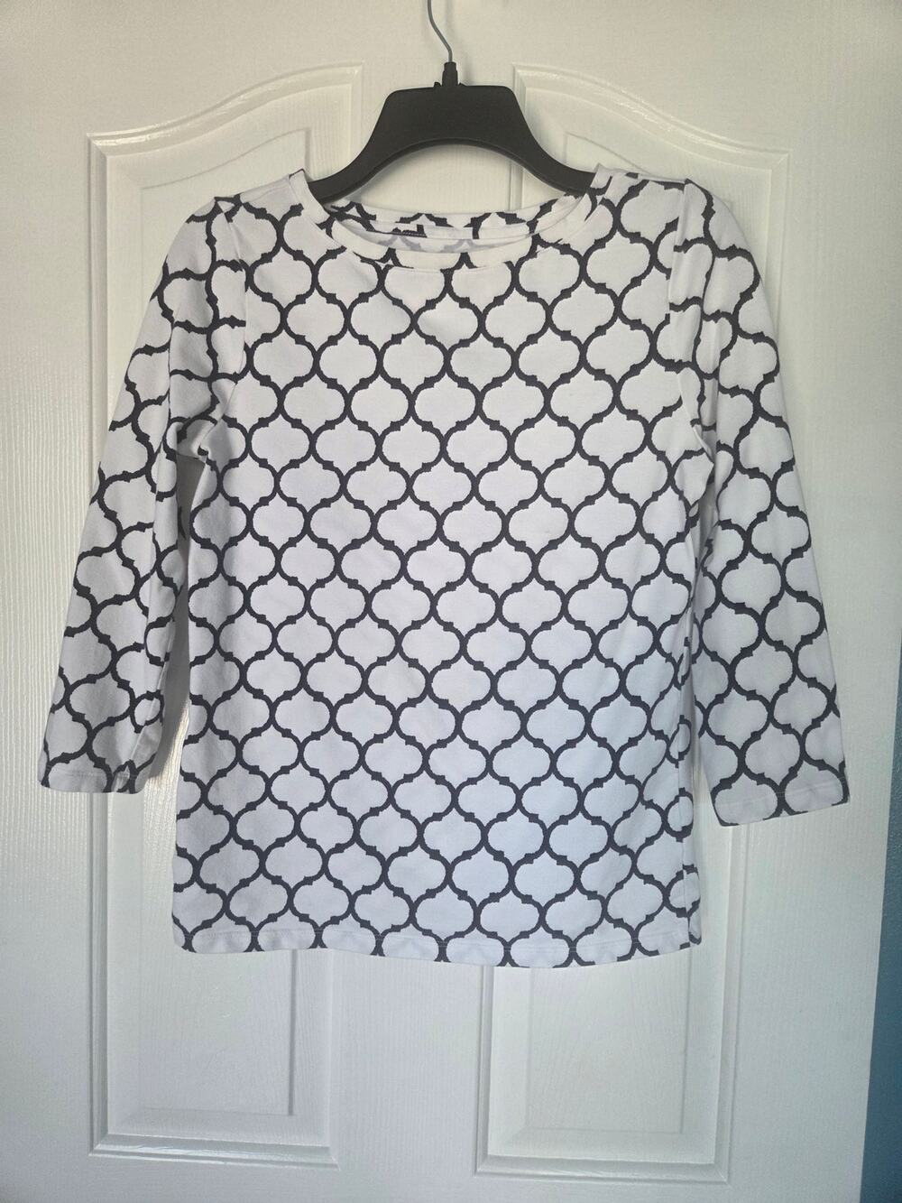 Talbots Cotton Shirt 3/4th sleeves with a black design. Small Petite